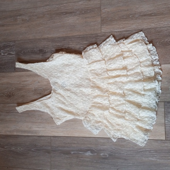 MODA International Cream Colored, Lace, Ruffle, Zipper Tank Top - Picture 6 of 8